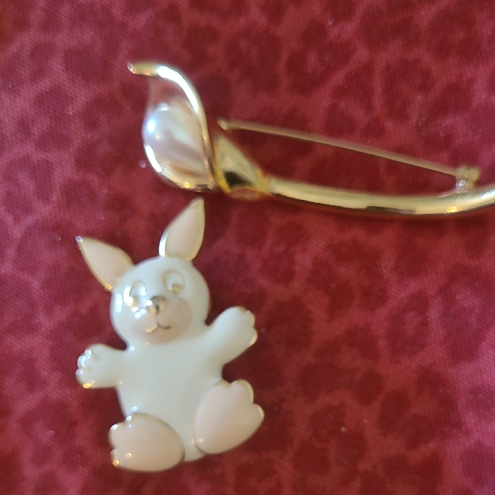 Gold Tone Bunny Pin Brooch with White Enamel Gold Pin With Pearl